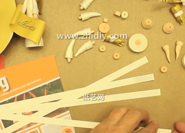 DIY handmade video tutorial for three-dimensional paper angels