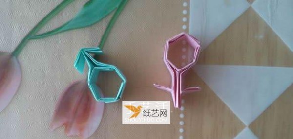 Use origami to create cute male and female symbols