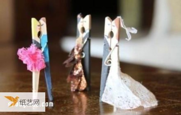 Use wooden clips to make dancing bride and groom figurine toys