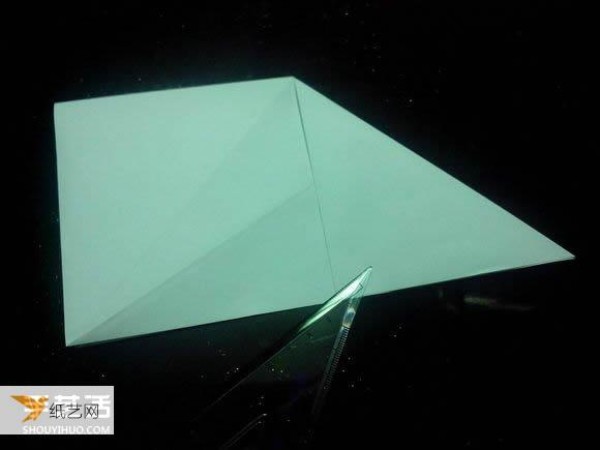 Illustration of a very beautiful hand-folded box with paper crane packaging