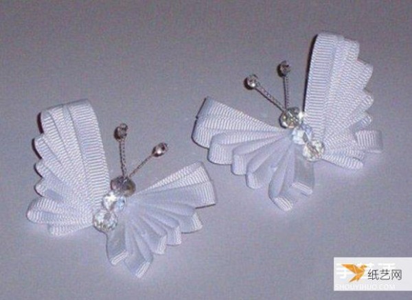 Illustrated tutorial on how to make a simple handmade ribbon butterfly