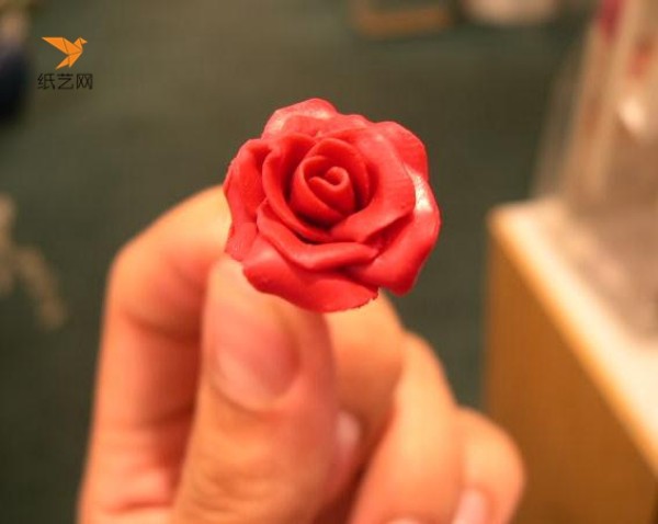 Tutorial on handmade roses for Valentine’s Day gift made from ultra-light clay