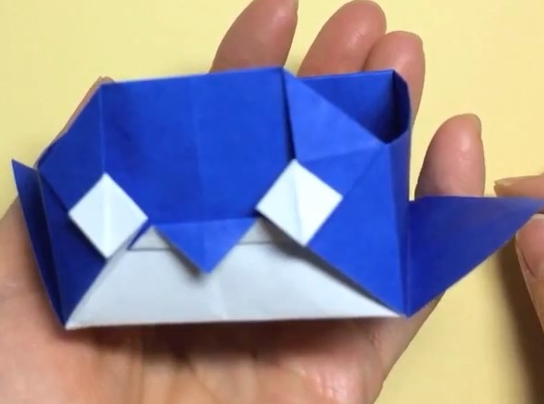 Origami video tutorial for cute origami penguin box