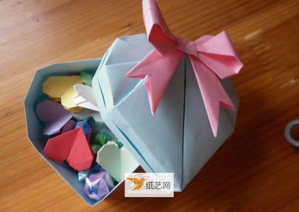 Use origami to make a love box with a lid for Valentine’s Day