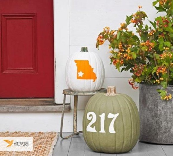 Very personalized Halloween pumpkin lantern making tutorial pictures