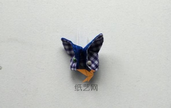 Tutorial on how to make cute handmade fabric butterfly hairpins