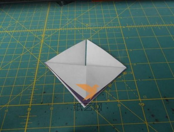 A step-by-step tutorial on how to make the little devil’s origami heart bat