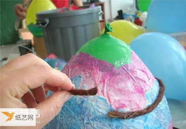 Illustration of how to make simple lanterns for children