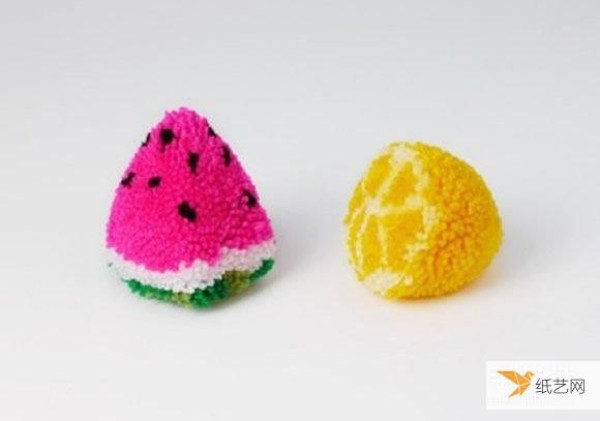 Here are some particularly attractive fruits and instructions on how to make orange yarn balls.