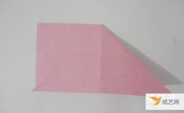 Illustrated tutorial on how to fold a peach using origami by hand