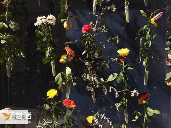 Milan designer woven 2,000 flowers into a curtain to decorate the exterior wall