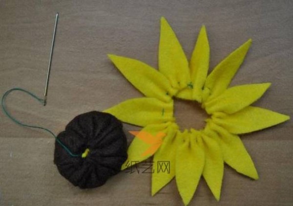 Sunflower DIY tutorial made from non-woven fabrics