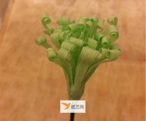 How to use crepe paper to make paper chrysanthemums for the Double Ninth Festival