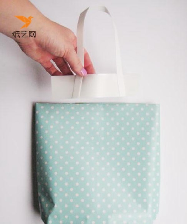 Simple and stylish handmade gift wrapping bag tutorial illustration