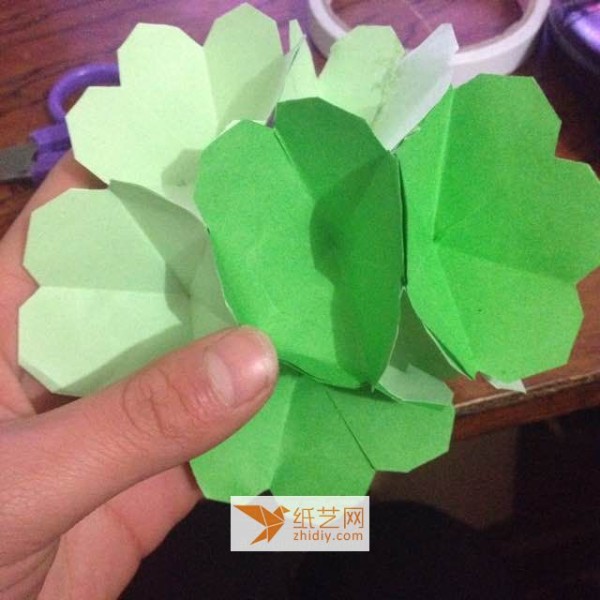 Three-dimensional flower origami greeting card illustration tutorial