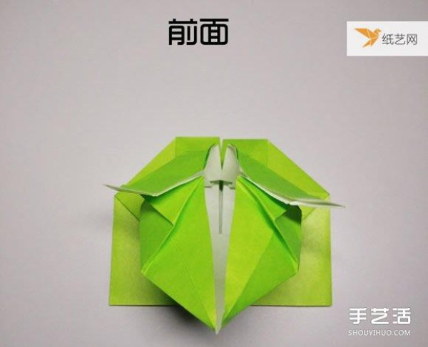 Illustration of the steps of origami of a very cute three-dimensional duck