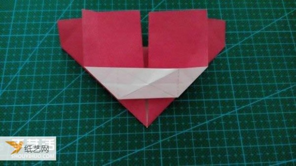 Hand-folded Valentines Day LOVE heart-shaped origami illustration tutorial