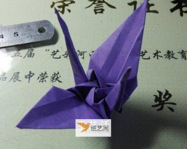 Illustration of how to fold beautiful roses and paper cranes