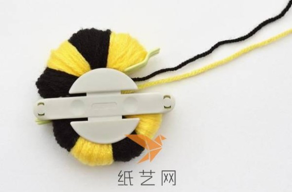 Cute handmade yarn ball bee tutorial