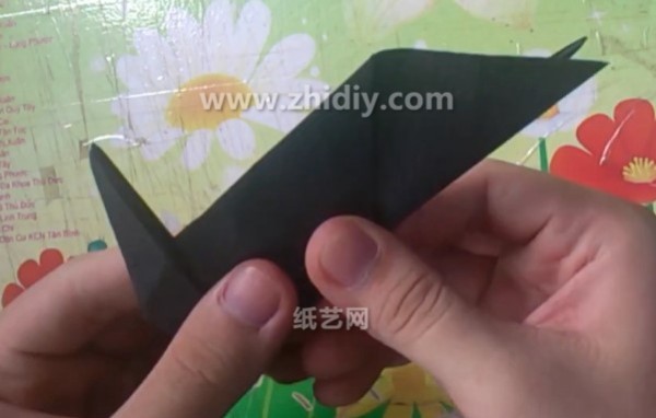 Origami Dinosaur teaches you how to make an origami pterosaur