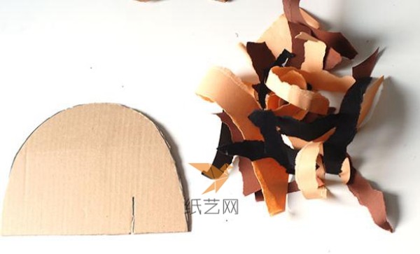 Use cardboard waste to make cute kittens, children’s handicrafts