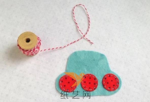 Tutorial on making cute little tank ornaments for New Year’s gift