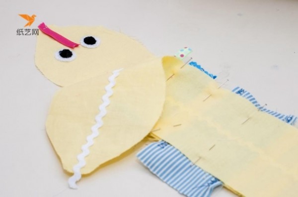 Tutorial on how to make cute little fabric snakes by hand