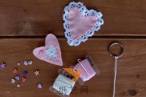 Tutorial on how to make a cute heart-shaped keychain