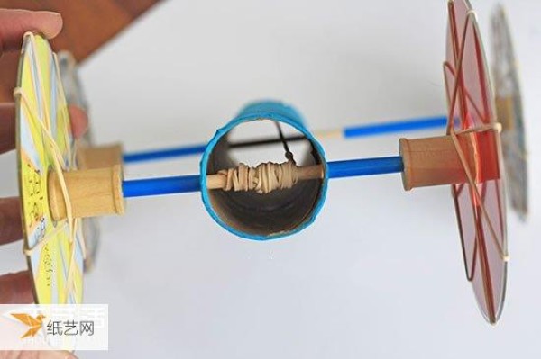 Simple and beautiful step-by-step illustration of the homemade rubber band powered car