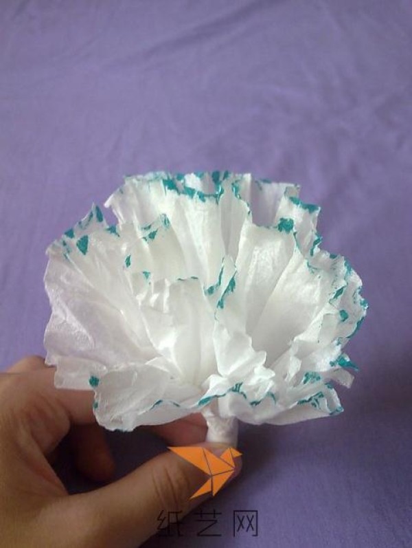 Three-minute tutorial on making origami carnations