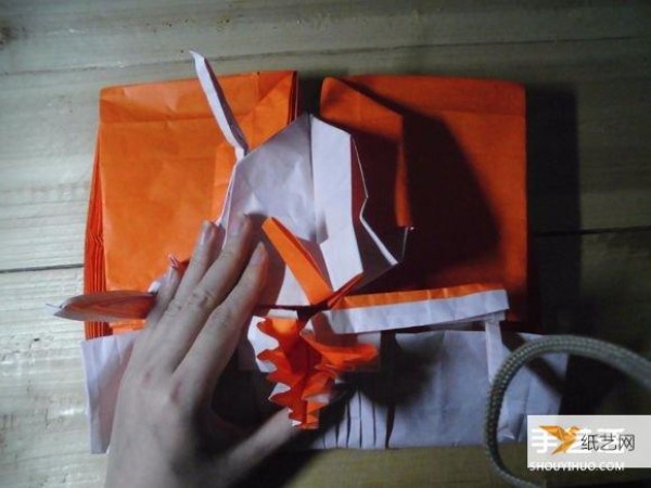 I was dumbfounded after reading the step-by-step pictures of Gu Fan Yuanyings creative origami painting.