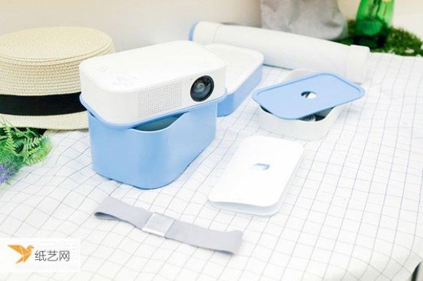 You can’t eat today’s bento. A must-have portable projector design for picnics.