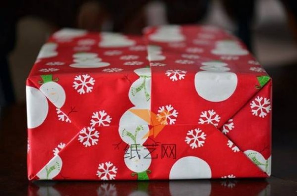 Teach you step-by-step how to wrap Christmas gift boxes perfectly