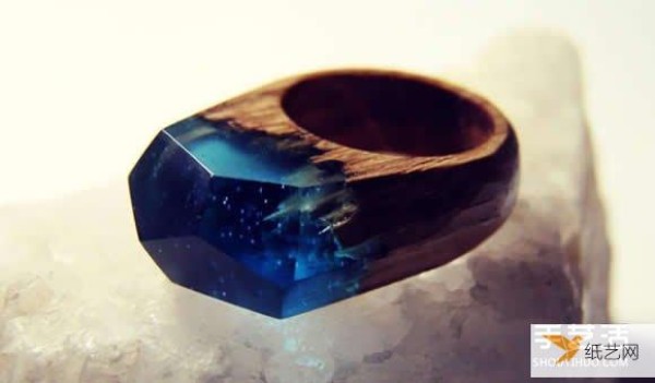 The handmade wooden ring that hides the mysterious and majestic scenery that people can’t look away from