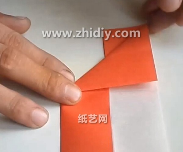 Two-color origami heart origami bookmark making tutorial