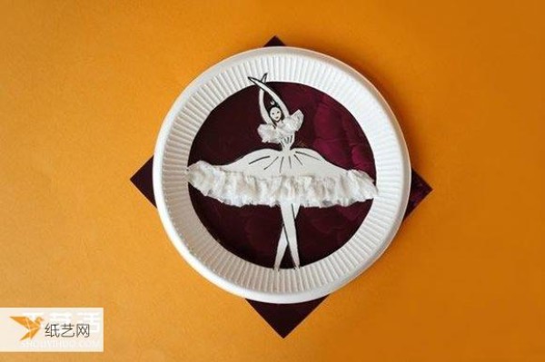 Tutorial on how to make a personalized ballet dancer using paper plates