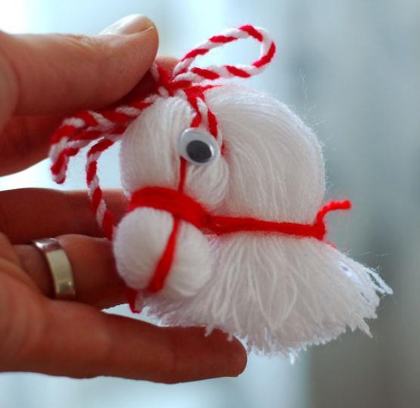 Detailed tutorial on how to make a cute pony with yarn