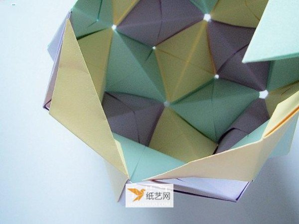 Detailed tutorial for hand folding paper flower balls