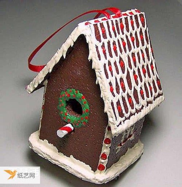 Illustration of how to make a super cute looking Christmas gingerbread house