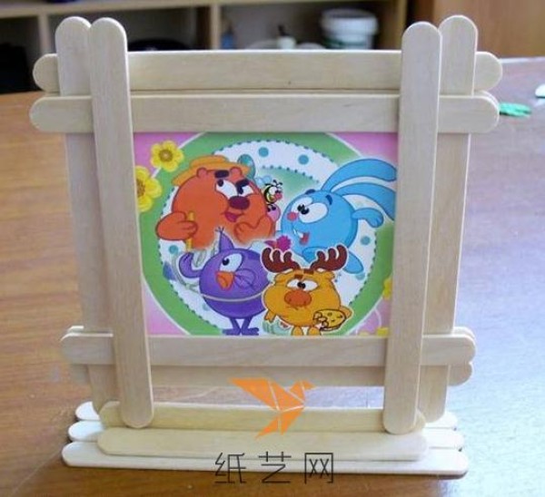 Tutorial on making cute photo frames from waste ice cream sticks