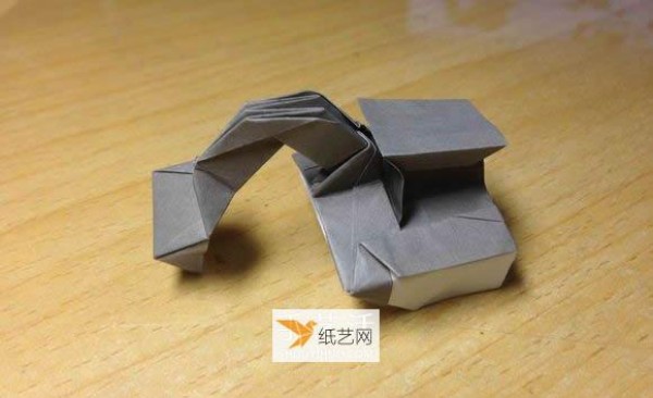 Illustration of the manual folding method of a small origami excavator