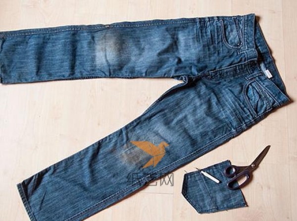 DIY tutorial on using old jeans waste to make work aprons