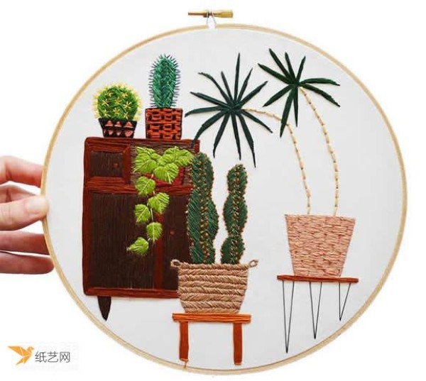 Take green potted plants as the theme and outline the greenery with every stitch.