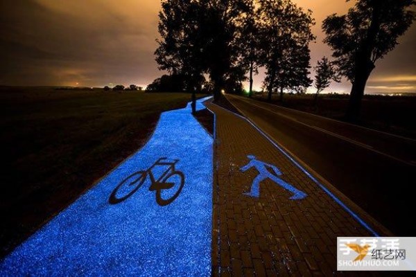 Glow-in-the-dark bike lane completely lights up Polish town, roads that glow without plugging in