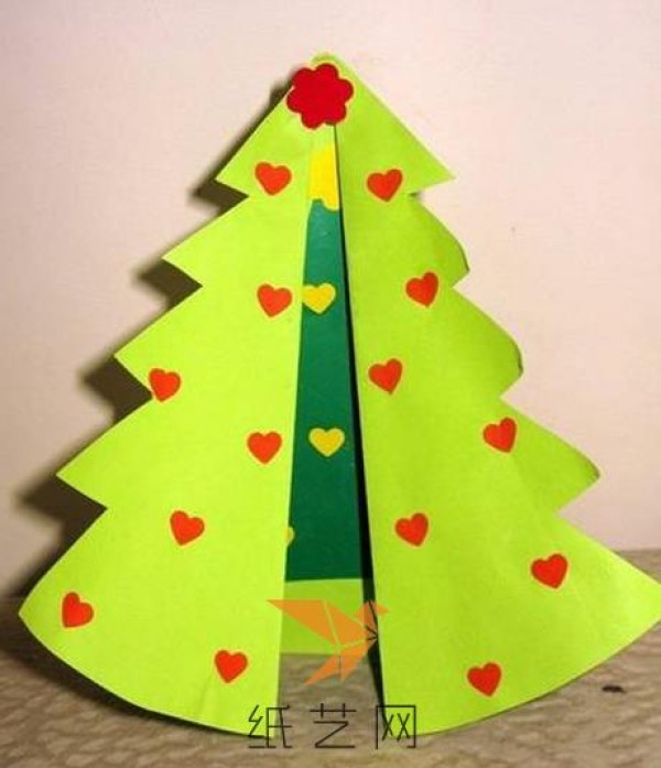 Simple origami three-dimensional Christmas tree making tutorial for children