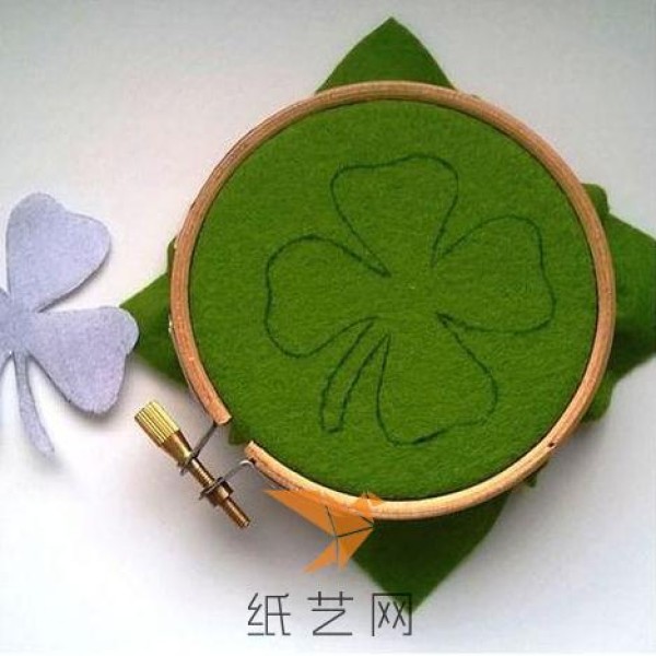 Gorgeous DIY four-leaf clover brooch making tutorial