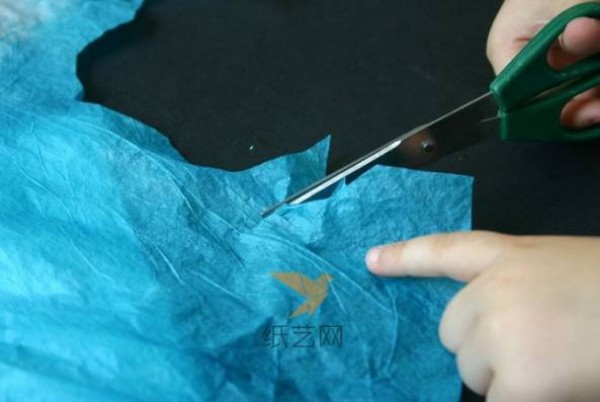 Tutorial on how to make children’s handmade three-dimensional paper art goldfish