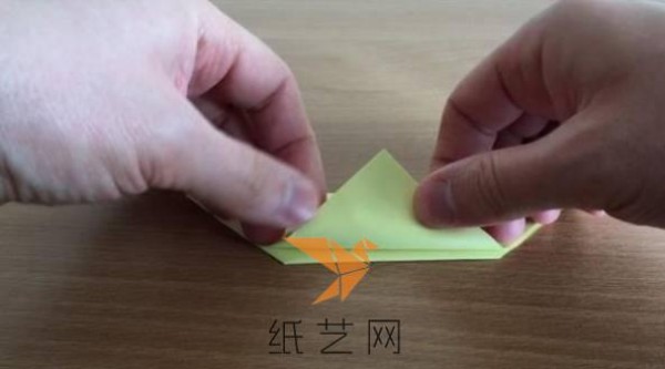 A step-by-step tutorial on how to make an origami peace dove