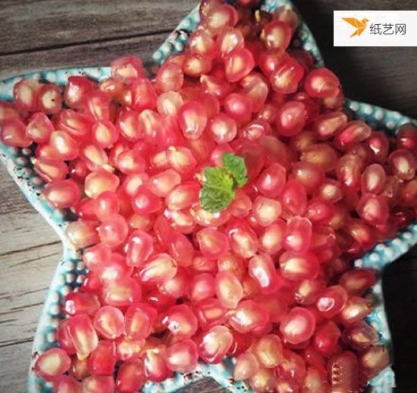 A very simple and quick way to peel a pomegranate, tips and tricks