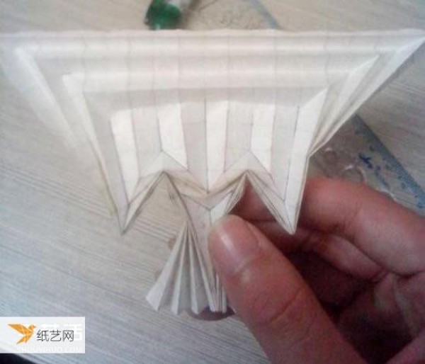 Illustration of the origami method of hand-folding a beautiful three-dimensional angel